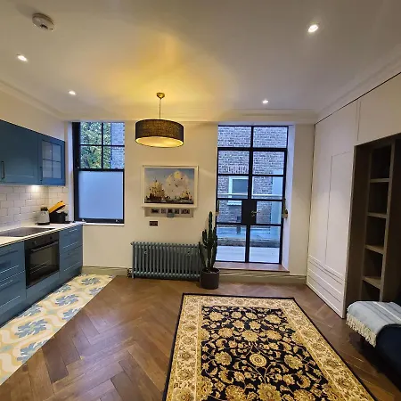 Boutique Linden Gardens 1St Floor And Loft Apartments